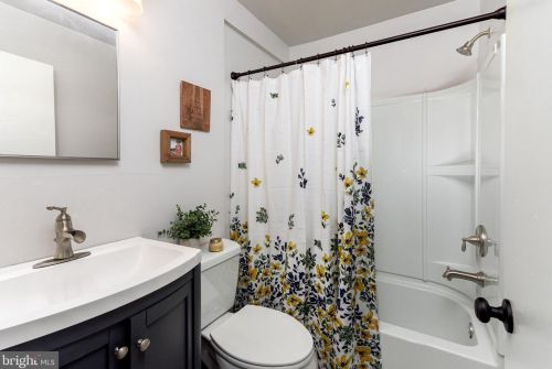 1217 Pine Ave, Shady Side MD 20764-9575 exterior