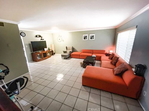 9856 Karmont Ave, South Gate, CA 90280-5413
