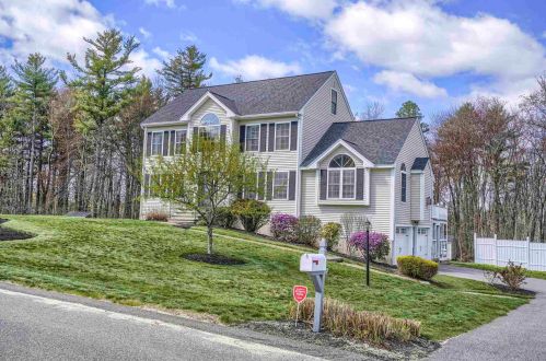 15 Beacon Hill Rd, Pelham, NH 03076-2519