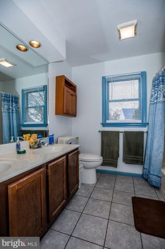 803 Jefferson Ct, Lancaster PA  17602-1241 exterior