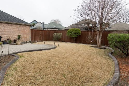 1802 Dew Vly Dr, Carrollton TX 75010-2008 exterior