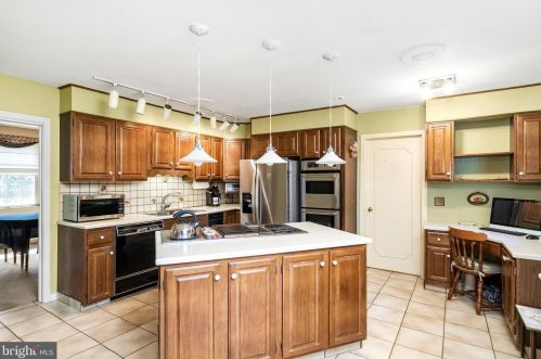 4 Frst Ln, Trenton NJ 08628-1604 exterior