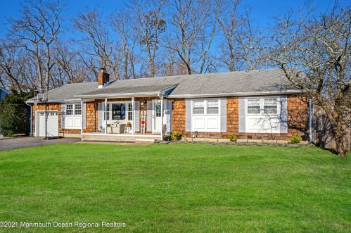 25 Bobwhite Ct, Lacey, NJ 08731-3619