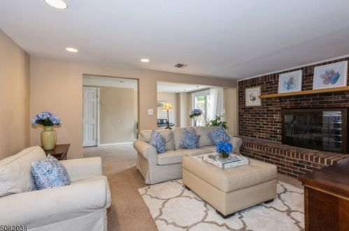 31 Peace Rd, Dover NJ  07869-1021 exterior