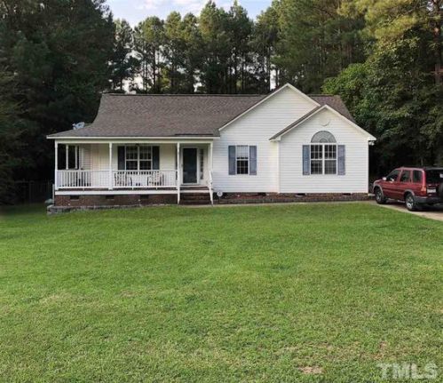 418 Spaniel Ln, Clayton, NC 27520-5889