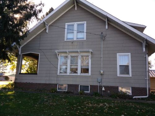 433 Chestnut St, Oneida, IL 61467-9630