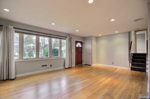 89 Pleasant St, Dumont, NJ 07628-1319