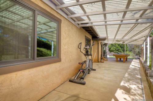 616 Estrelita Dr, Vista CA  92084-7926 exterior