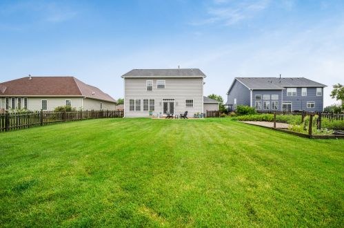 1826 Luther Lowell Ln, Sycamore IL  60178-8751 exterior