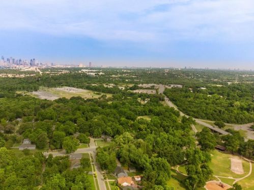 6015 Belgrade Ave, Dallas TX 75227-3608 exterior