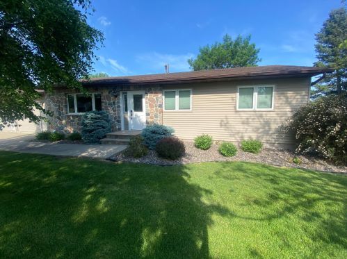 533 East St, Sauk Centre, MN 56378-1538