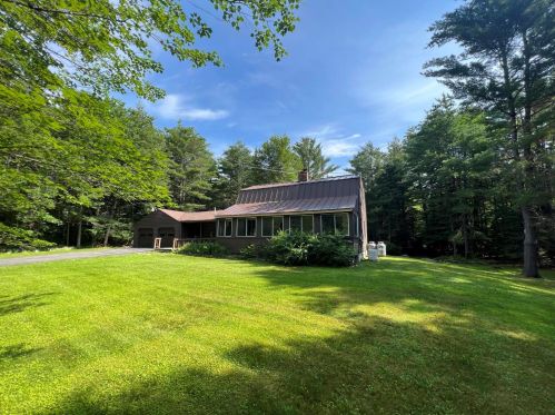 211 Bartlett Rd, Belgrade, ME 04917-3923