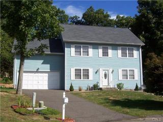 3 Budd Cir, Huntington CT  06484-6800 exterior