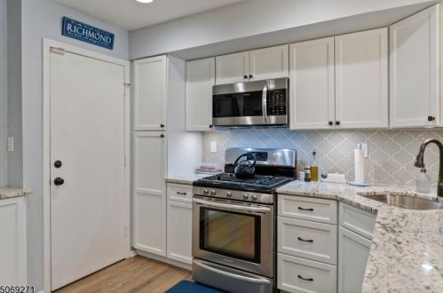 53 Manor Dr, Princeton NJ  08540-1643 exterior