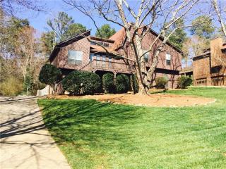 2845 Summercrest Ln, Duluth, GA 30096-2776