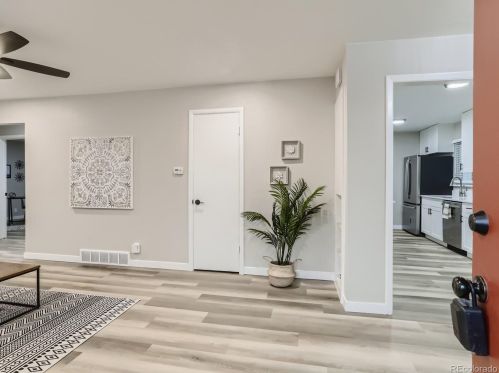 4606 Washington St, Englewood, CO 80113-5854