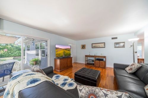 511 Century Dr, Anaheim CA  92805-2235 exterior