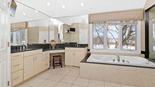 1478 Berkley Ct, Bannockburn IL 60015-2114 exterior