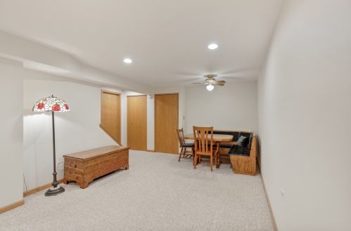 723 Warwick Dr, Carol Stream IL  60188-4332 exterior