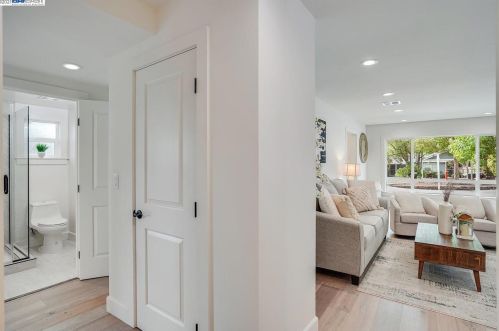 1867 Pleasant Hill Rd, Concord CA  94523-4040 exterior