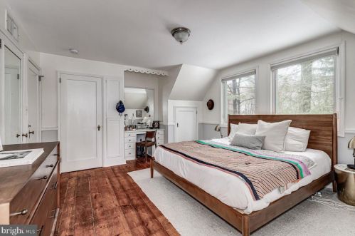 5 Queenston Pl, Princeton NJ  08540-3820 exterior