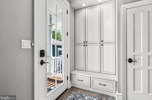 114 Kings Hwy, Tavistock NJ 08033-1981 exterior