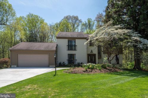 2528 Spanish Moss Ct, Herndon, VA 20191-4236