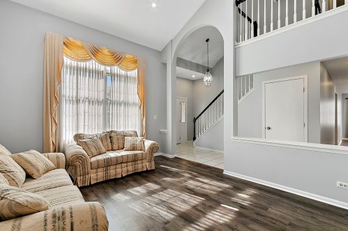 1883 Lucille Ln, Hanover Park, IL 60133-5352