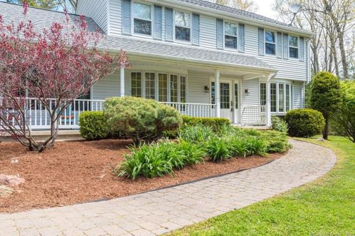 190 Wrights Brook Dr, Somers, CT 06071-1047