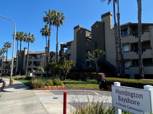 310 Lake St, Huntington Beach, CA 92648-5821