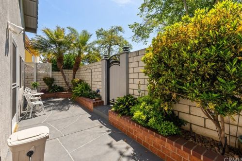 5 Fulton, Irvine CA  92620-3349 exterior