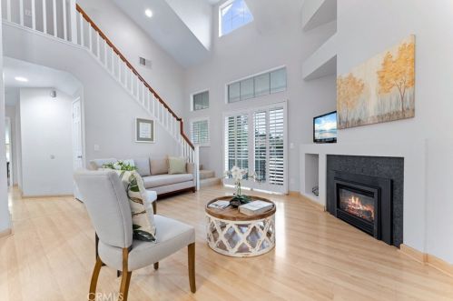 8075 Treeview Ct, Anaheim, CA 92808-1553