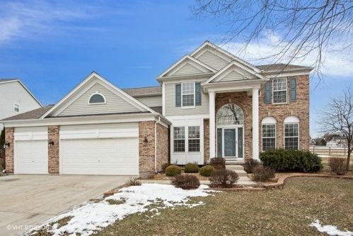 152 Rosewood Dr, Streamwood, IL 60107-1578