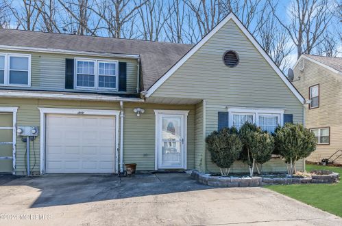 60 Scenic Dr, East Freehold, NJ 07728-3478