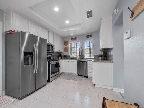 35 Del Perlatto, Irvine CA  92614-5359 exterior