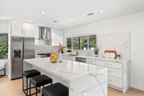 3701 Royal Woods Dr, Van Nuys CA  91403-4217 exterior