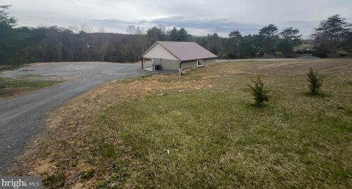 44 Virginia Line Rd, Berkeley Springs, WV 25411-3947