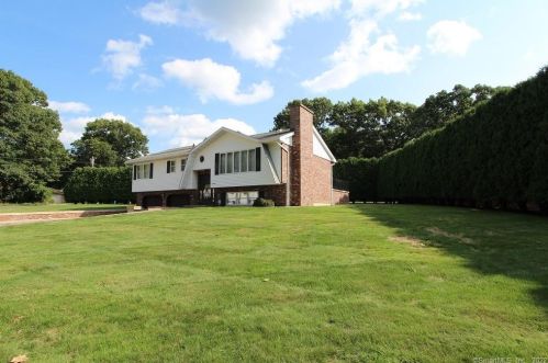 70 Bentwood Dr, Waterbury, CT 06705-3612