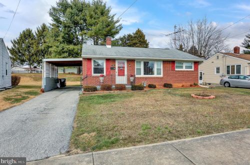 20 Lincoln Dr, Hanover PA 17331-4906 exterior