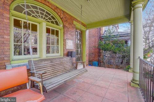 437 44 St, Philadelphia PA 19104-2910 exterior