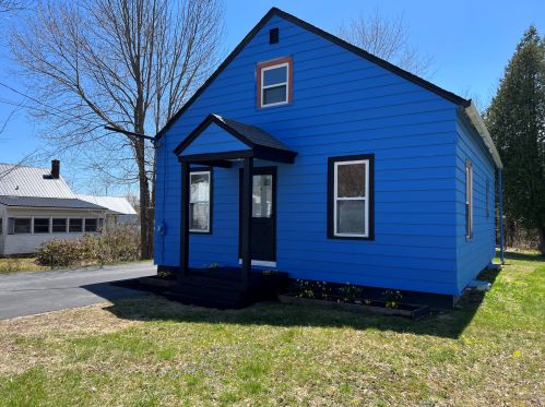 2 Nimitz St, Lewiston, ME 04240-5140