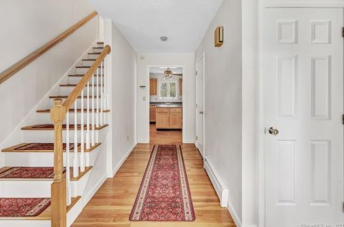 6 Basking Brook Ln, Huntington, CT 06484-3892