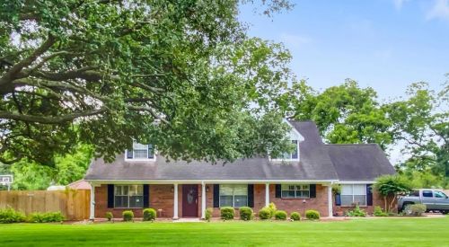 221 Pecan Est Rd, Angleton TX 77515-8463 exterior