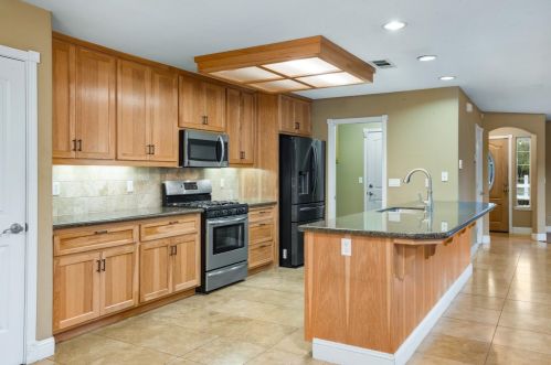 7763 Gabor St, Valley Springs, CA 95252-9012