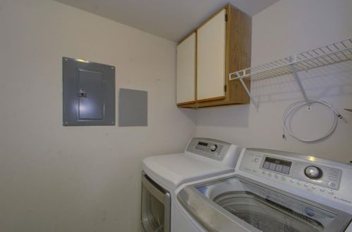 795 Hammond Dr, Atlanta GA  30328-5517 exterior