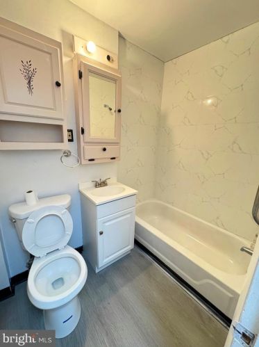 8128 Ditman St, Philadelphia PA 19136-2813 exterior