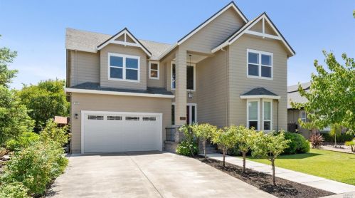 388 Maduro St, Windsor, CA 95492-7934