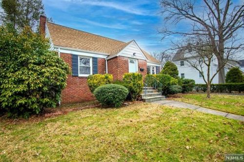 76 Cresskill Ave, Dumont, NJ 07628-1604