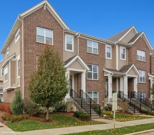 834 Center St, Des Plaines, IL 60016-6403