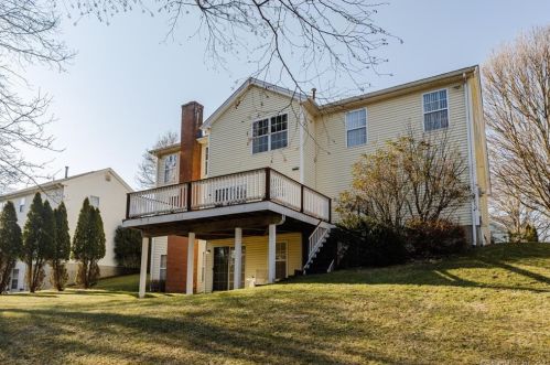 97 Chestnut Ln, Milford, CT 06461-9121